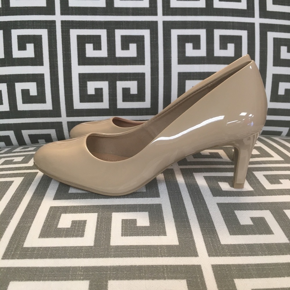 Cute Tan Heels